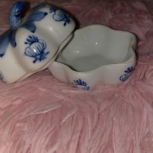 Tiny glass pumpkin ring holder